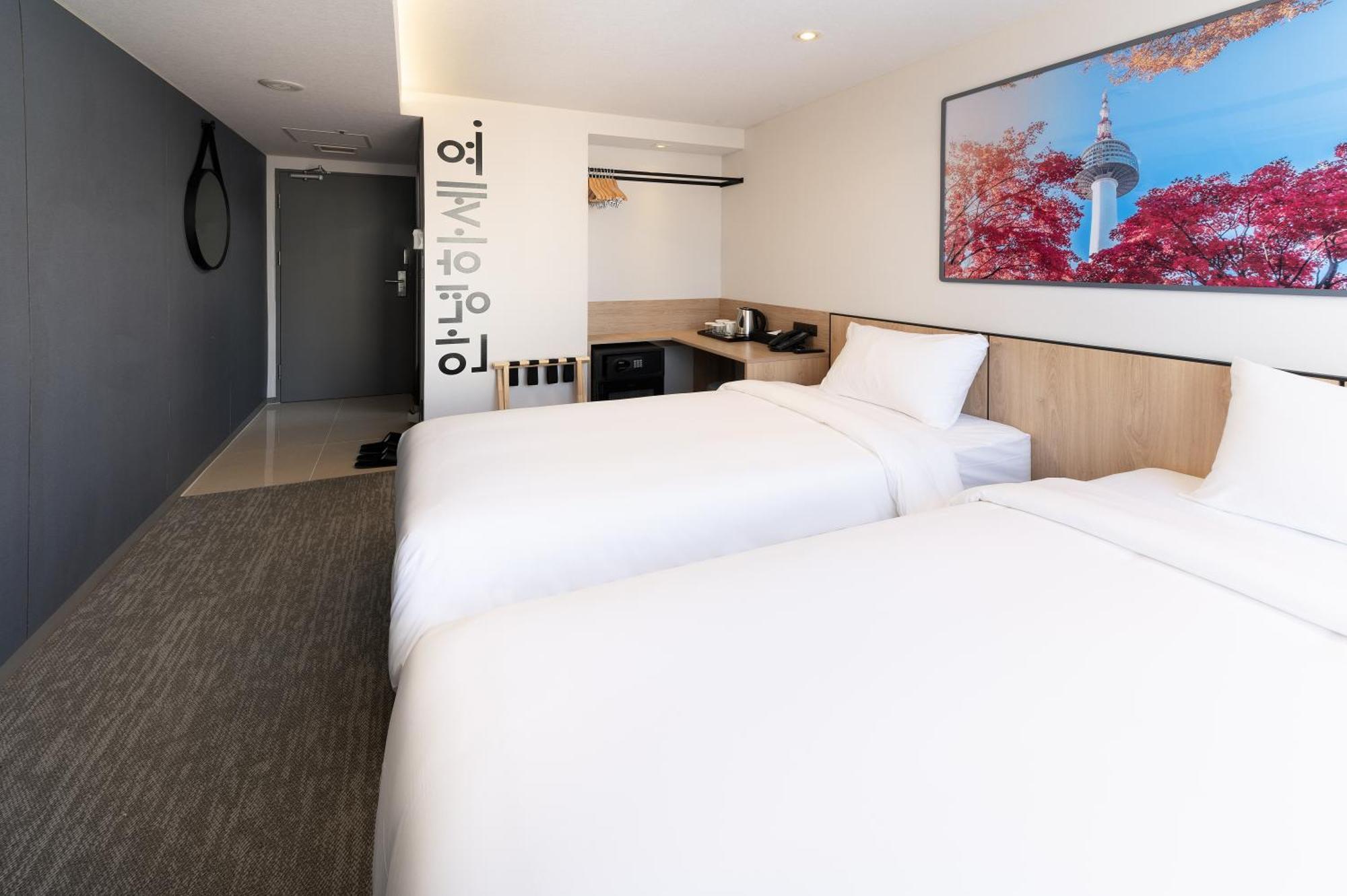 Travelodge Myeongdong Namsan Seoul Exterior photo